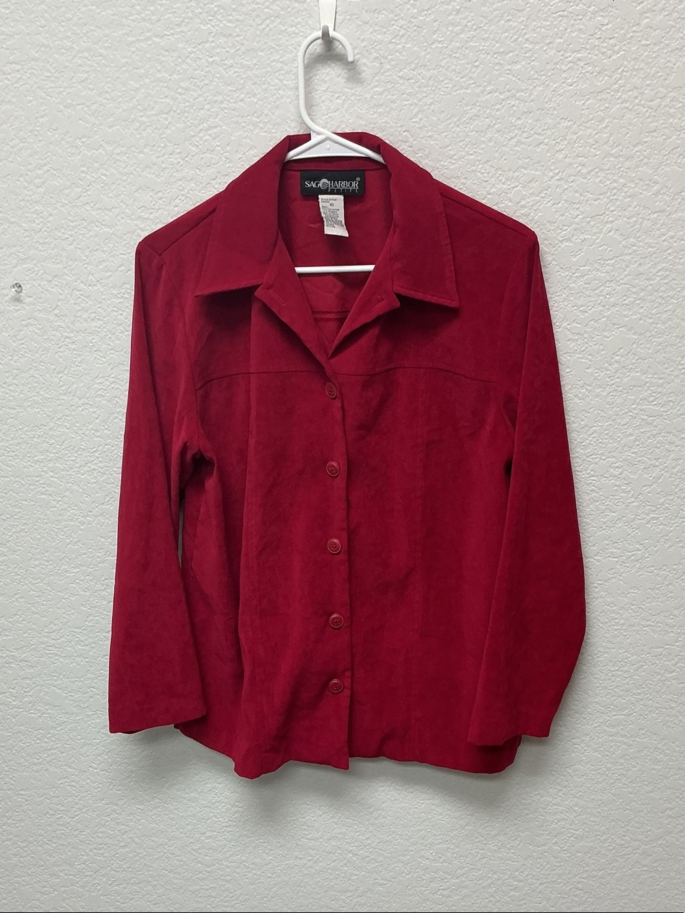 Sag Harbor Women's Deep Red Button-Front Collared Shirt